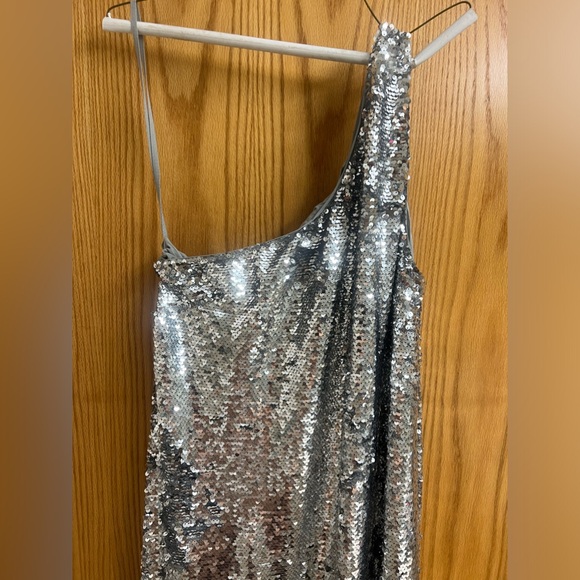Maeve one shoulder silver sequin midi dress anthropologie - Picture 11 of 14